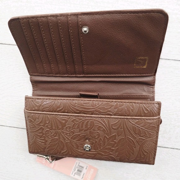 Stone Mountain Bonded Brown Leather Bifold Wristlet Wallet - Picture 4 of 6